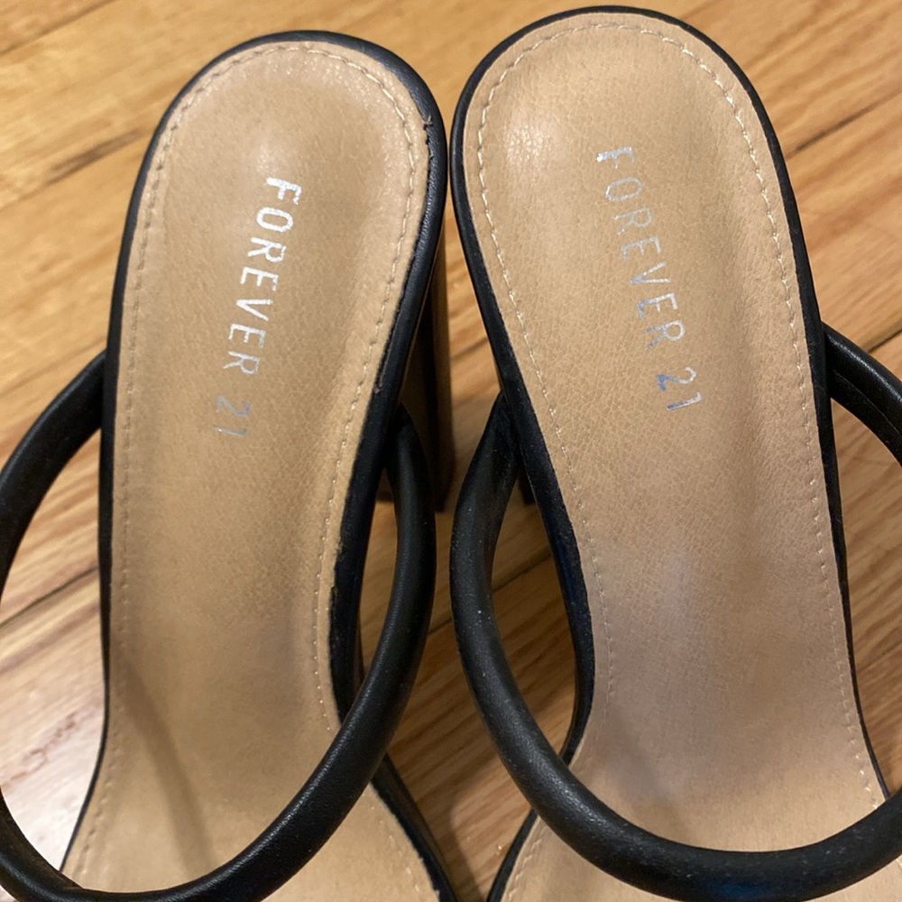 Forever 21 strappy heeled sandals - Picture 2 of 8